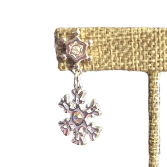 Unbranded 1 1/2" x 3/4" Silver/Arora Borealis Women's Snowflake Earrings Pierced - Picture 3 of 6